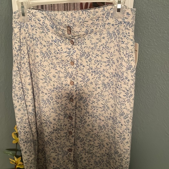 Brand new boho summer/spring long skirt juniors size (L)bought from macys . - Picture 2 of 5
